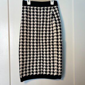Black and White Houndstooth Pencil Skirt W/ Slit